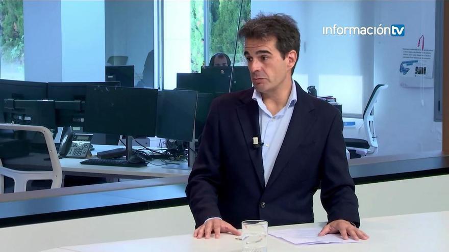 Francisco Anaya explica el funcionamiento de la cirugía robótica