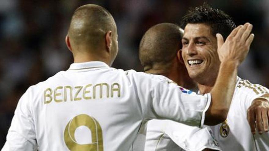 Cristiano celebra un gol con sus compañeros.