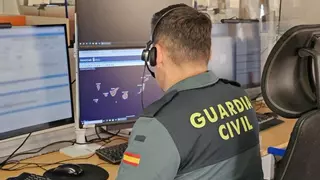 Rescatados dos tripulantes de un barco que encalló en la costa de Tenerife