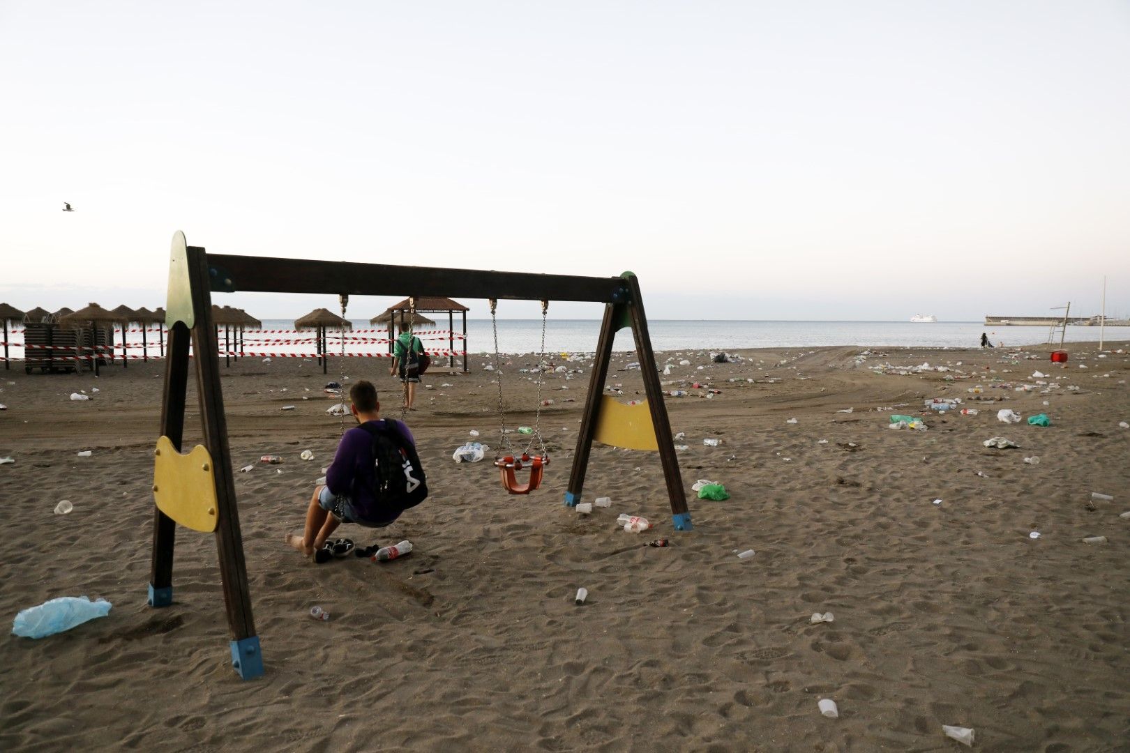 Limpieza en las playas de Málaga tras la noche de San Juan