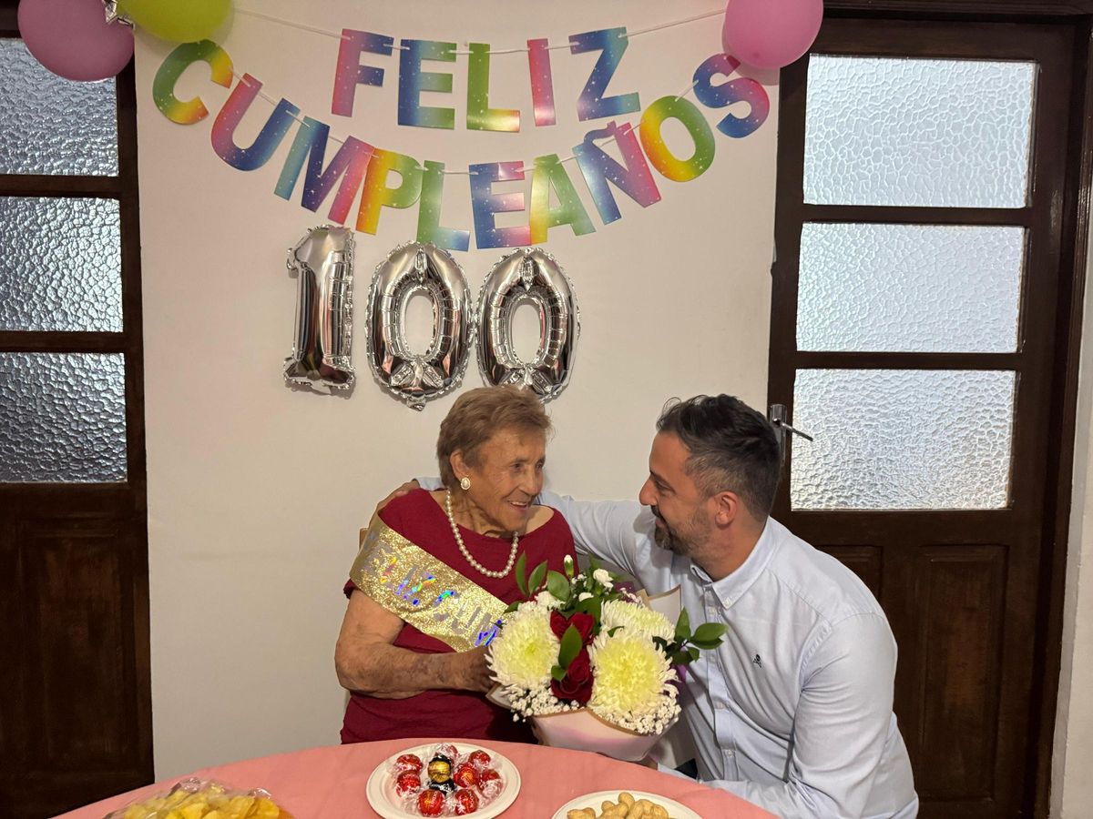 Juan Antonio Peña junto con Mariquita Pérez