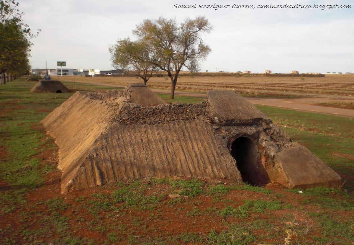 Imagen de uno de los búnkeres del antiguo aeródromo de Cáceres.