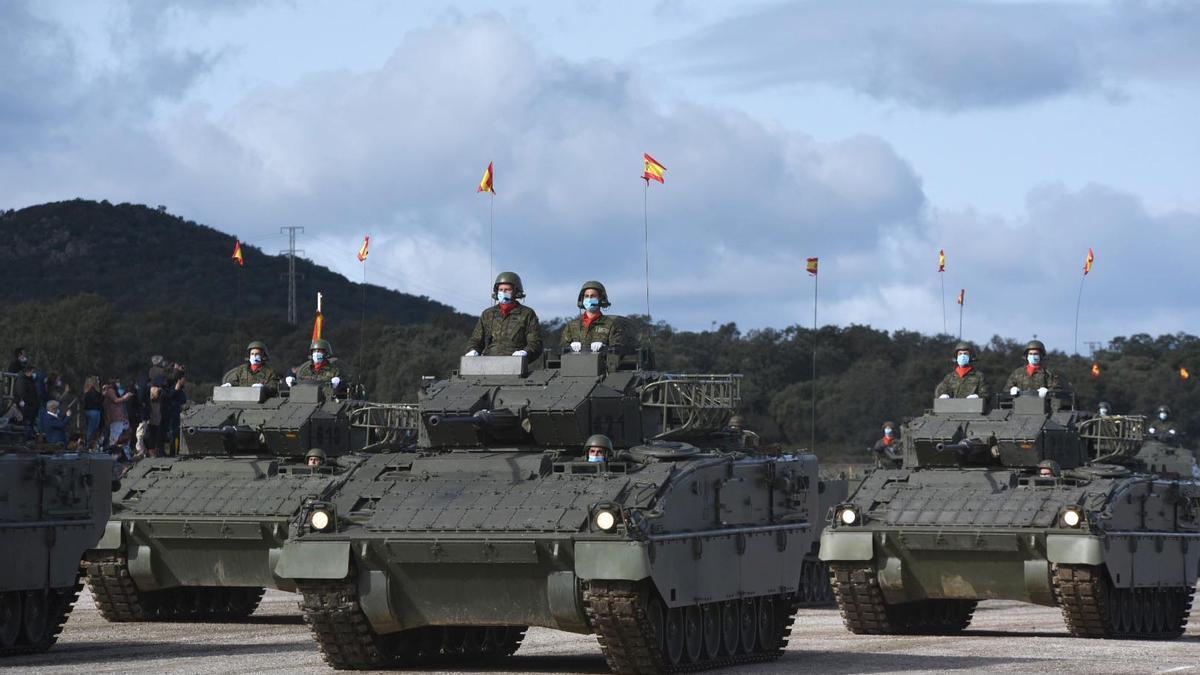 Parada militar en Cerro Muriano en honor a la patrona de la Infantería