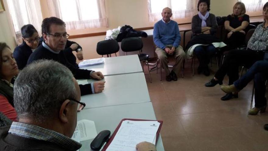 Desarrollo de la asamblea ciudadana organizada por los socialistas en Fuentesaúco.