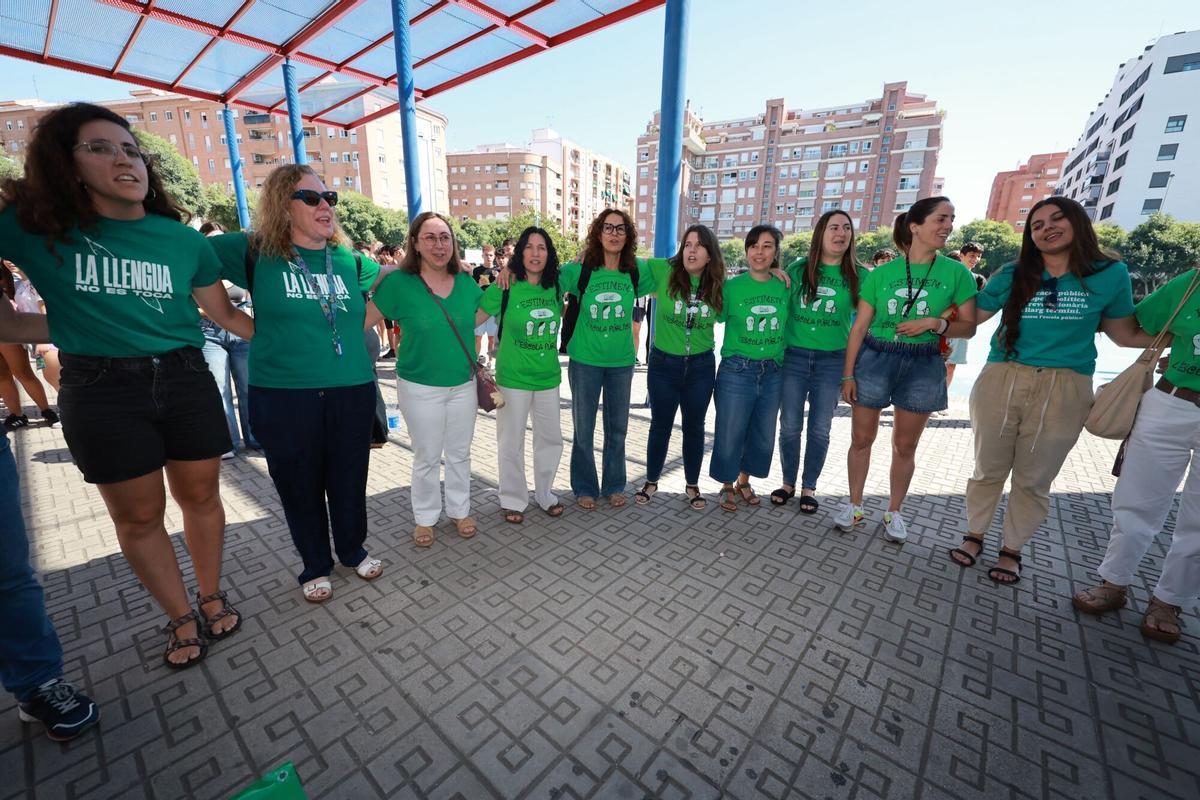 Aplauso reivindicativo en el regreso a las aulas del IES Matilde ...