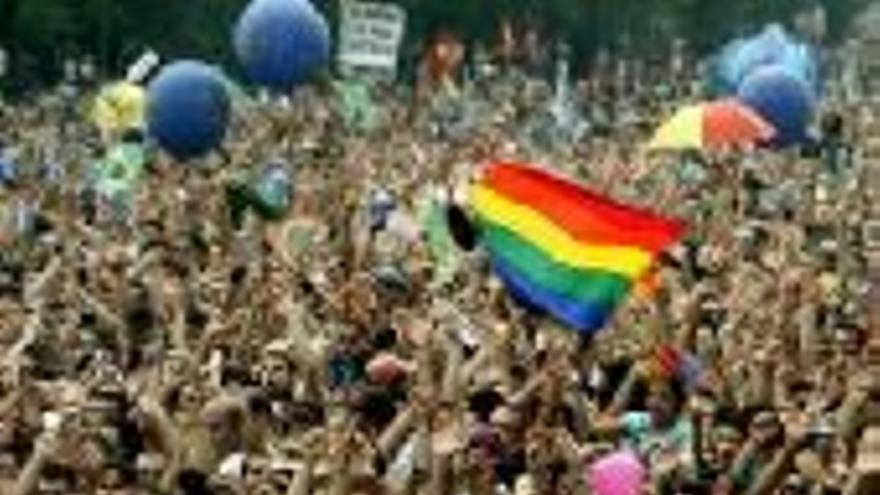Multitudinaria marcha por la familiay contra el matrimonio homosexual