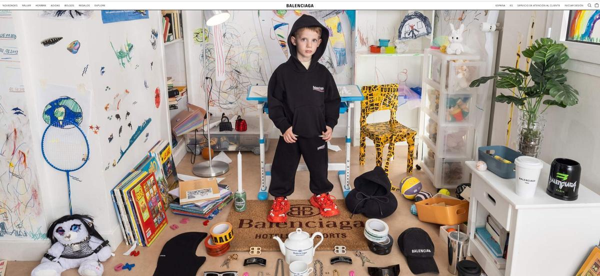 Imagen del apartado regalos/niños de la web de la marca Balenciaga (el osito vestido de 'bondage' ahora queda en el rincón inferior izquierdo).