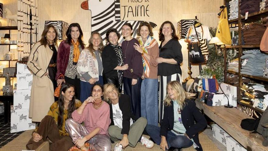 Mery Vega de Seoane, Ana Cristina Portillo, Chitina Oriol y Sally Hambelton participan en la colaboración de Guáimaro y Algo de Jaime, en homenaje a  Jaime Martínez Alonso