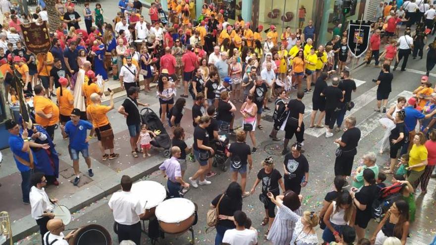 La multitud de festeros concentrada esta tarde en la Glorieta