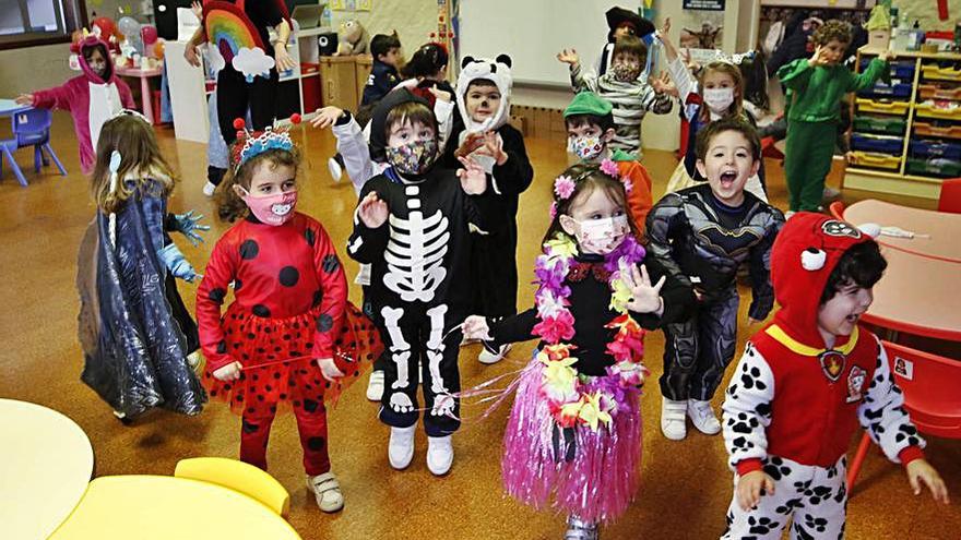 Los colegios celebran sus fiestas de Carnaval | A. VILLAR