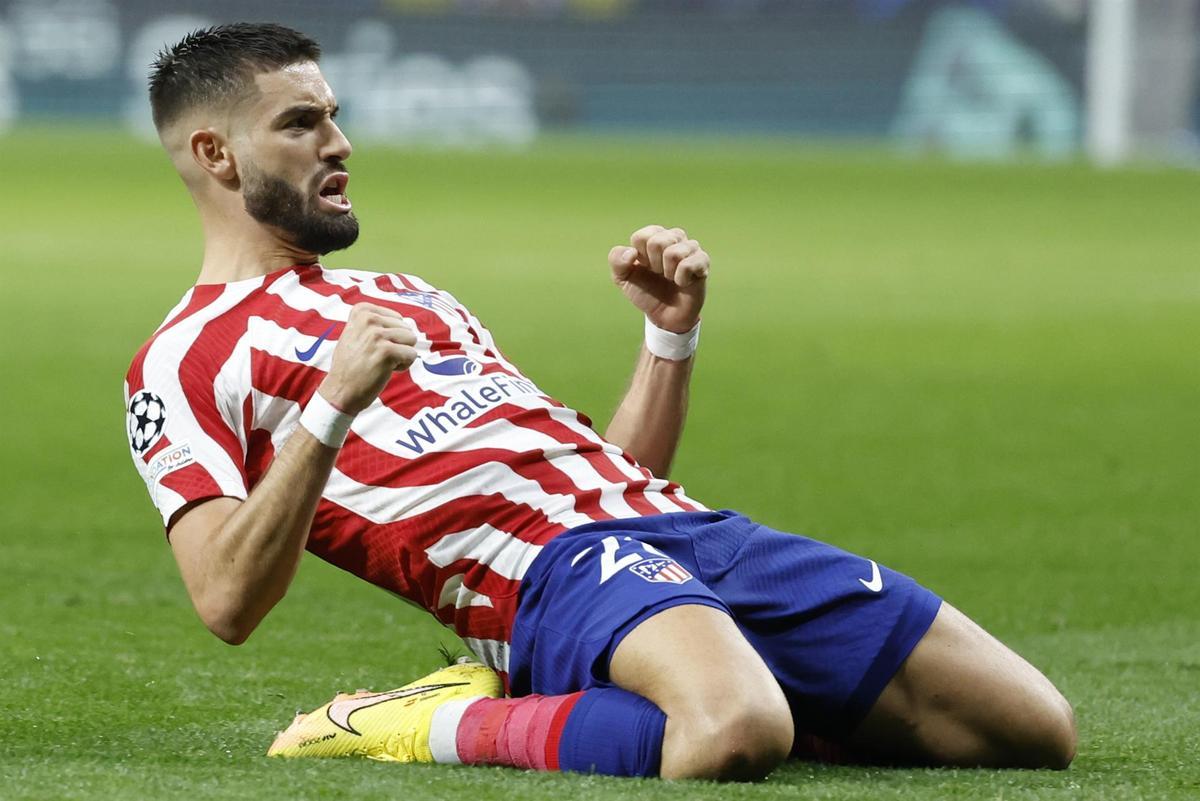 Yannick Carrasco celebra un gol con el Atlético de Madrid.