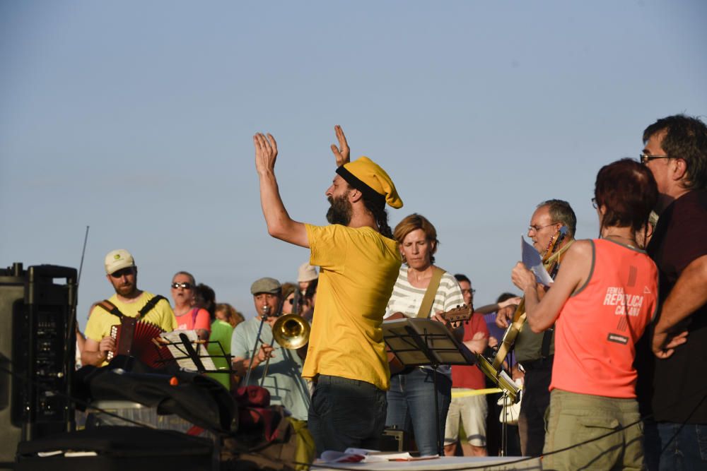 Unes 400 persones retornen al pla de Lledoners per