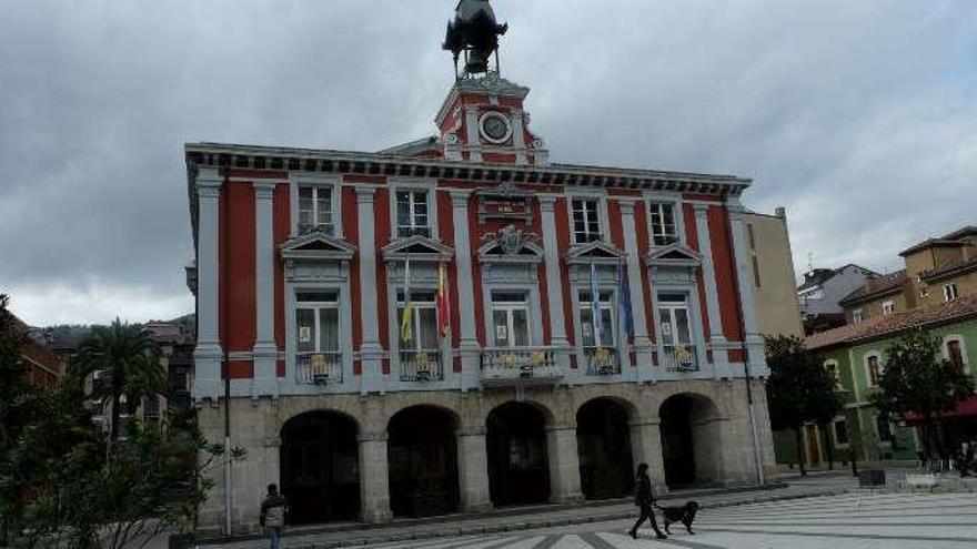 La fachada del Ayuntamiento de Mieres.