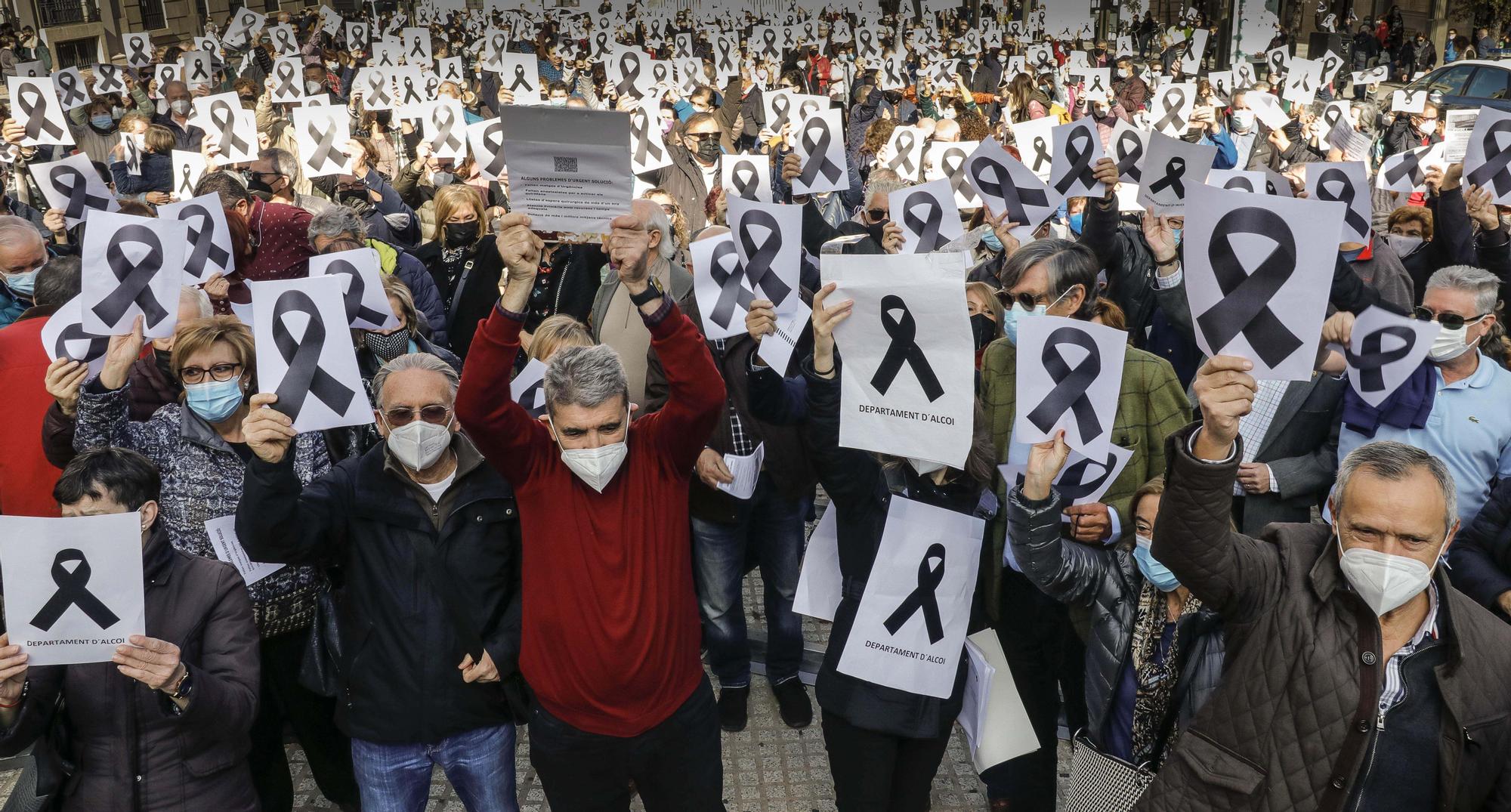 Concentración en Alcoy por falta de médicos