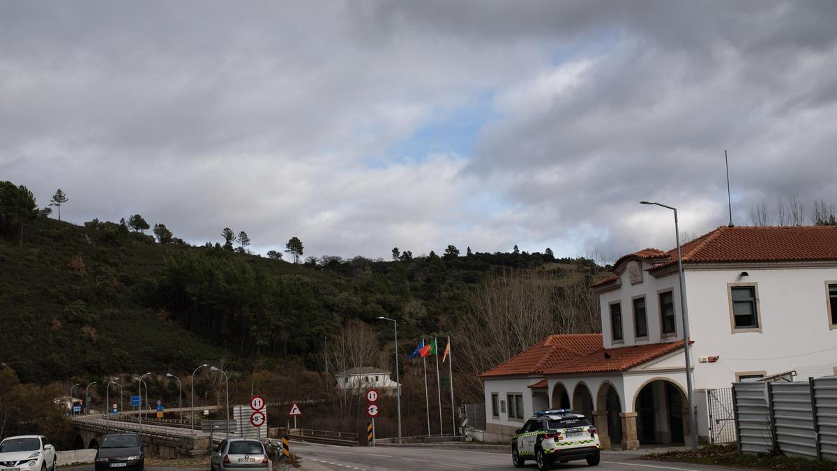 FRONTERA PORTUGUESA. QUINTANILHA Y SAN MARTIN DEL PEDROSO.
