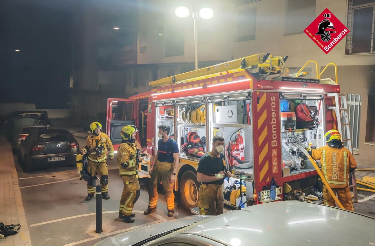 El dispositivo del Consorcio Provincial de los Bomberos de Alicante que actúo en el suceso.