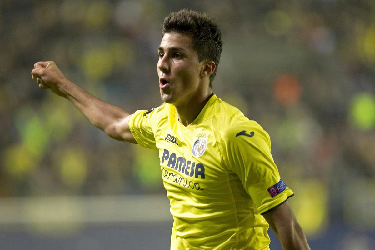 Rodri Hernández celebra un gol con el Villarreal.