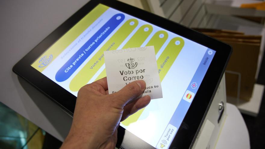 Canarias registra 55.359 peticiones de voto presenciales y 29.896 solicitudes por la web