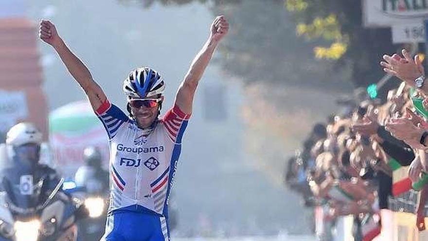 Valverde estrenó su mailot de campeón del mundo. // Efe