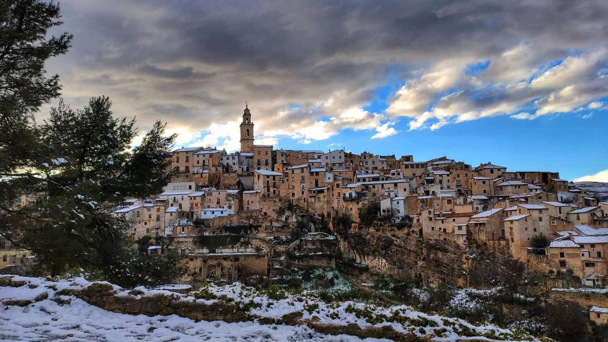 Nieve en Valencia: Bocairent, cubierto por la nevada de este 18 de marzo.