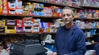 Cierra en Oviedo el último quiosco del Campillín: "Esta zona fue el Bronx en su época; había paisanas que cruzaban en taxi"