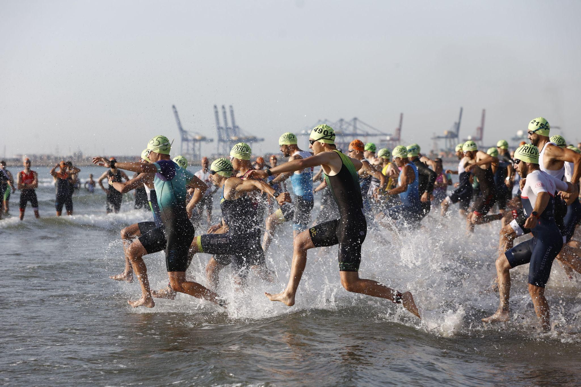 Las mejores imágenes del Mediterránea Triatlón de València