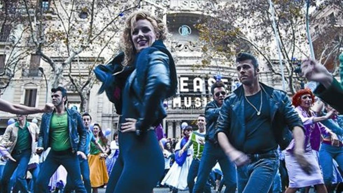 'FLASHMOB' DE 'GREASE' EN LA GRAN VIA CON 150 BAILARINES_MEDIA_2