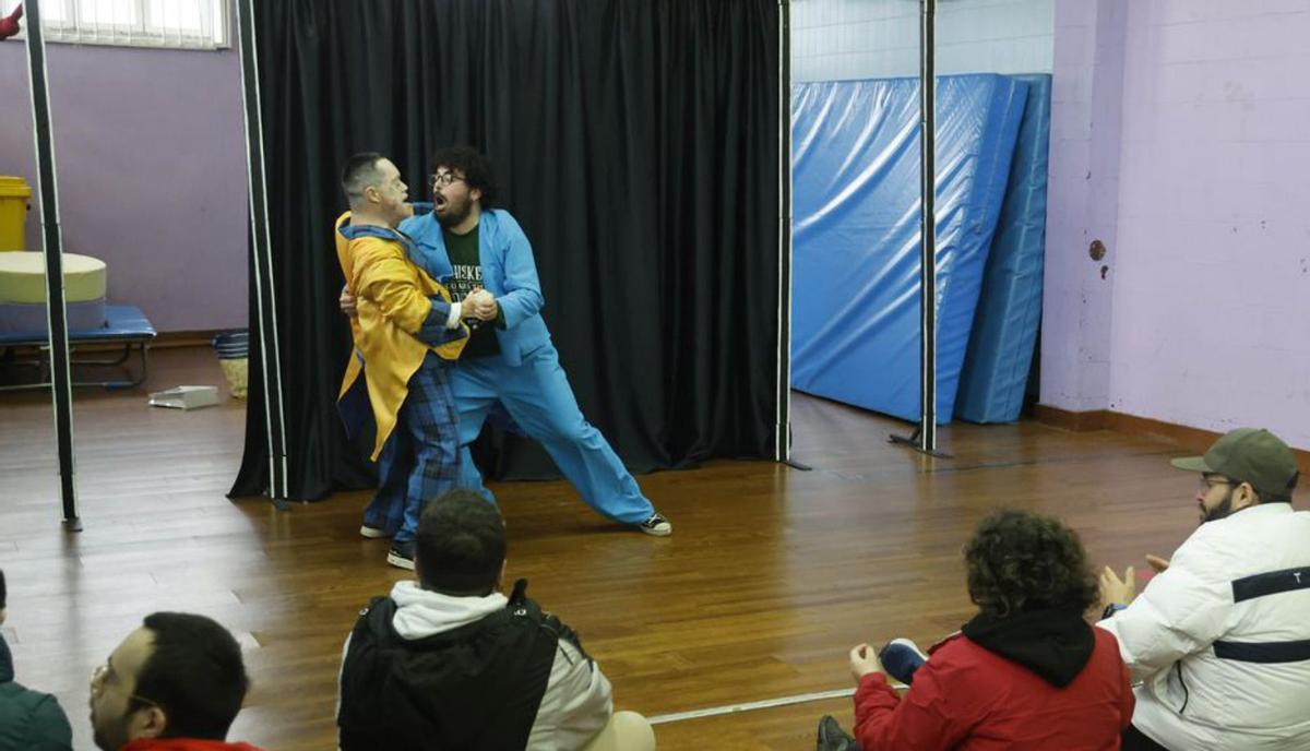Marcelo y Fausto en un sketch de clown. |  Alba Villar