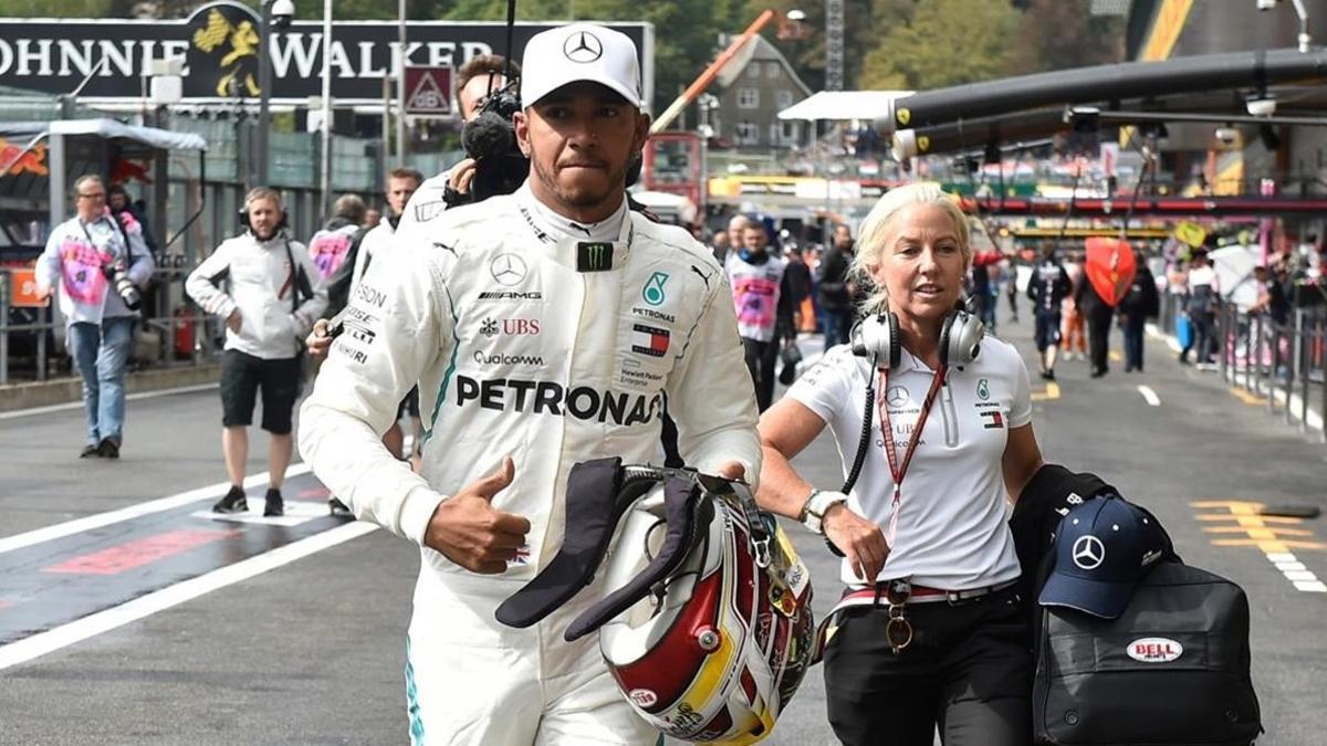 Lewis Hamilton celebra su nueva 'pole' en Spa.