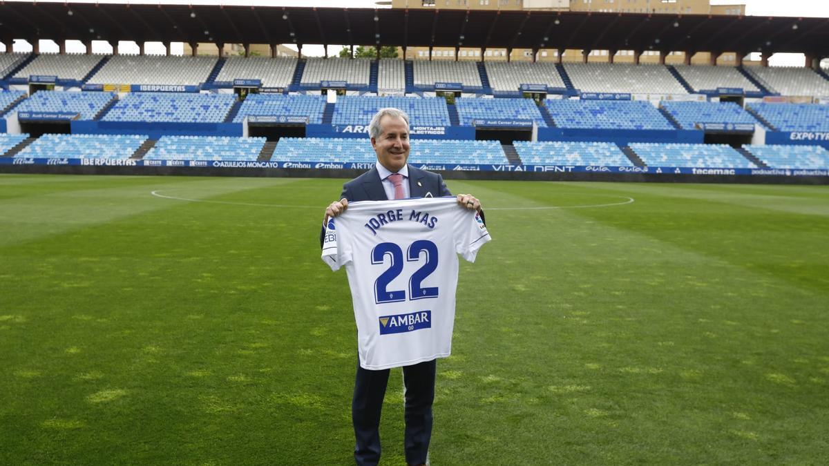 El presidente del Real Zaragoza, Jorge Mas, en el estadio municipal de La Romareda