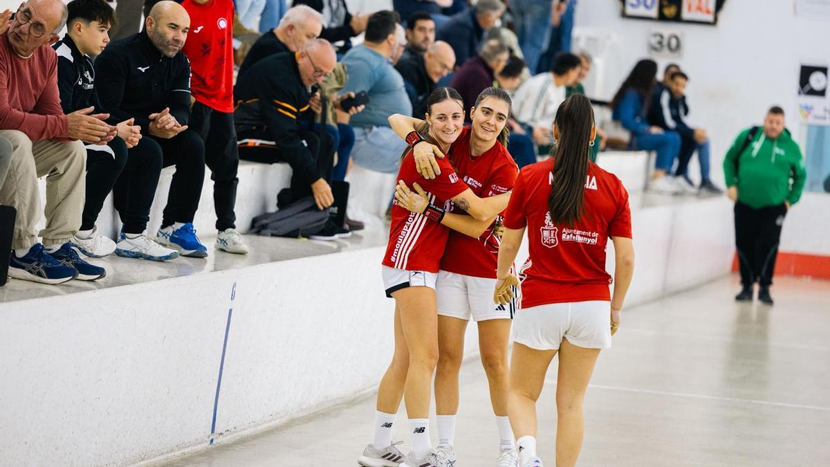 TEMA 2 FOTO 1   Patri, Ana i Natalia, finalistes invictes.