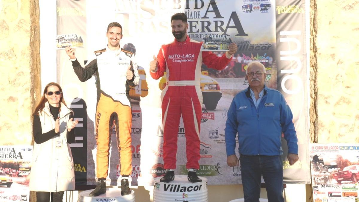 Manuel Rueda, en el centro, ganador en Turismos de la Subida a Trassierra.