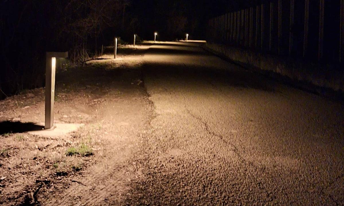 El consistori ha optat per la instal·lació de llums rasants