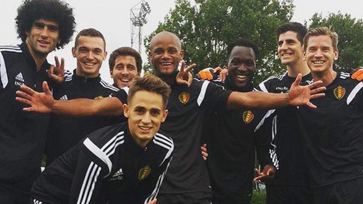 Januzaj colgó una foto en Twitter junto a Vermaelen y otros compañeros de la selección belga