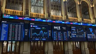 El IBEX 35 se toma un respiro tras siete sesiones al alza y cierra por debajo de los 14.900 puntos