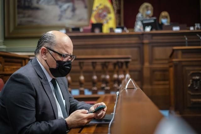 Segunda jornada del pleno en el Parlamento de Canarias