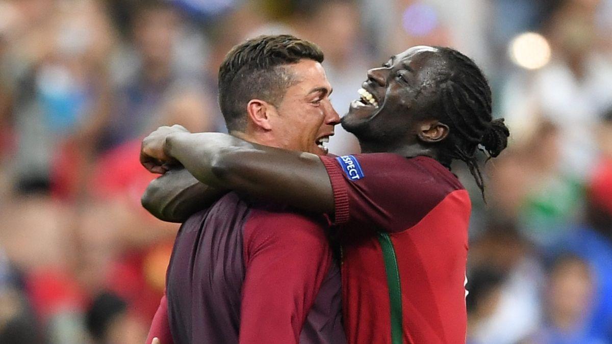 Éder, abrazo a Cirstiano Ronaldo tras hacer historia con Portugal.