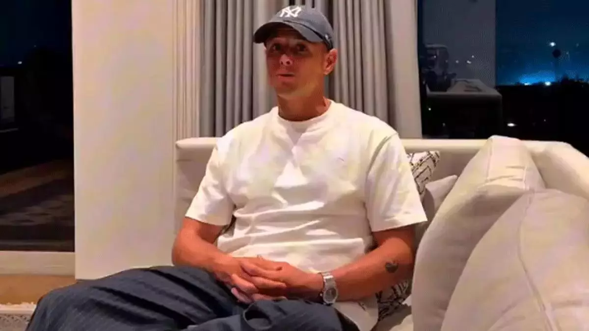 El vídeo machista del futbolista Chicharito que incendia las redes: "Mujeres, no le tengan miedo..."