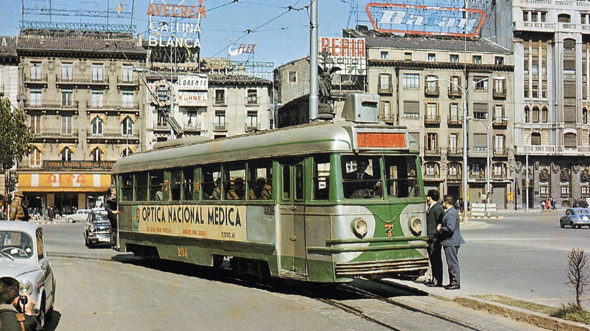 Tranvía n1 204 de la línea '15. Casablanca' en la plaza España, 1965