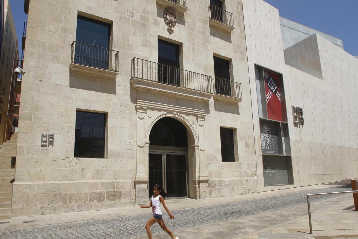 Fachada del MACA