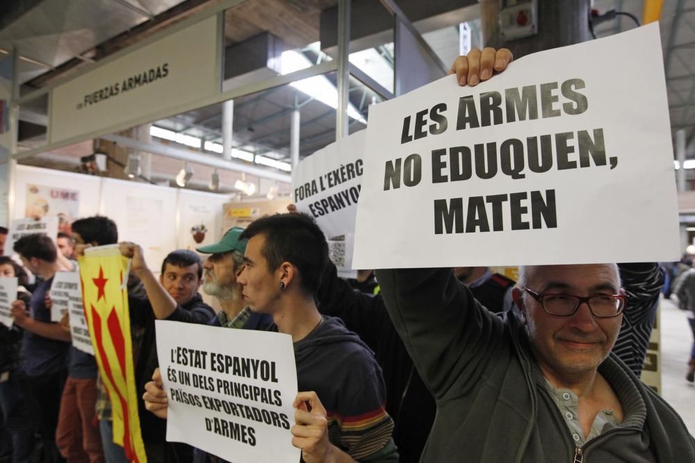 Protesta contra la presència de l''exèrcit a l''Expojove