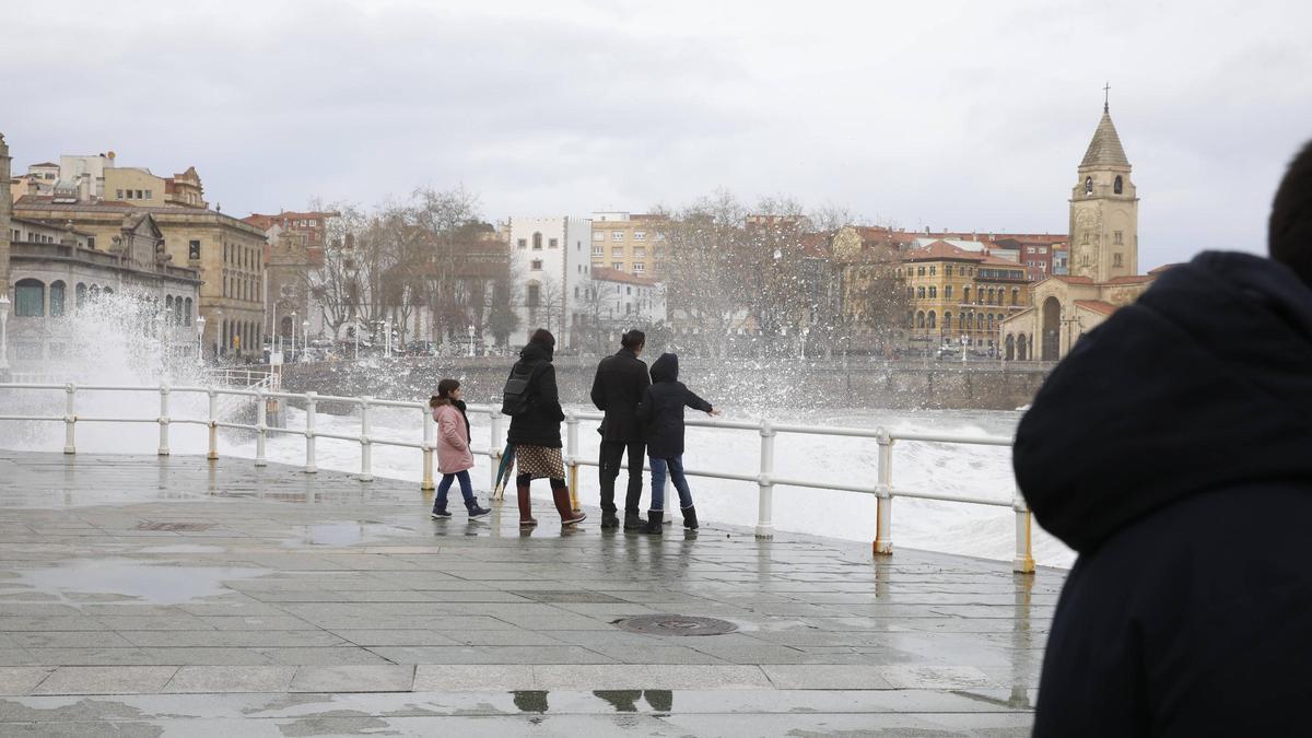 Oleaje en Gijón.