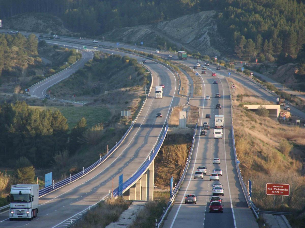 Imagen de archivo de la autovía de Mudejar a su paso por el viaducto del río Palancia.