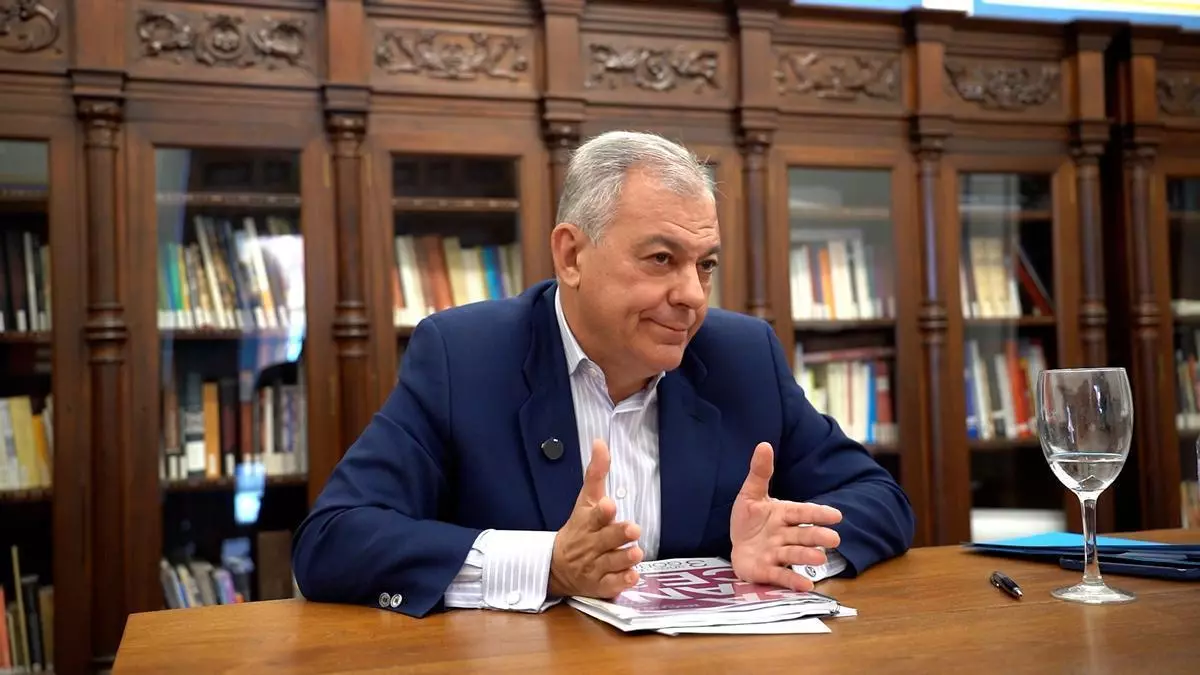 "El Puente del Centenario estará como mínimo un año parado y el ministro de Transportes ni me recibe, ¿qué hago? ¿me quemo a lo bonzo?"