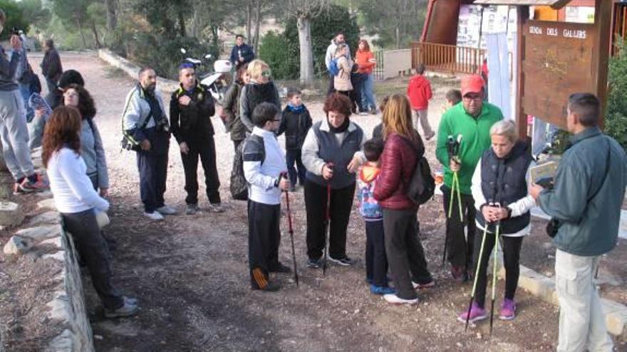 Un grupo de excursionistas en el Aula de la Naturaleza.