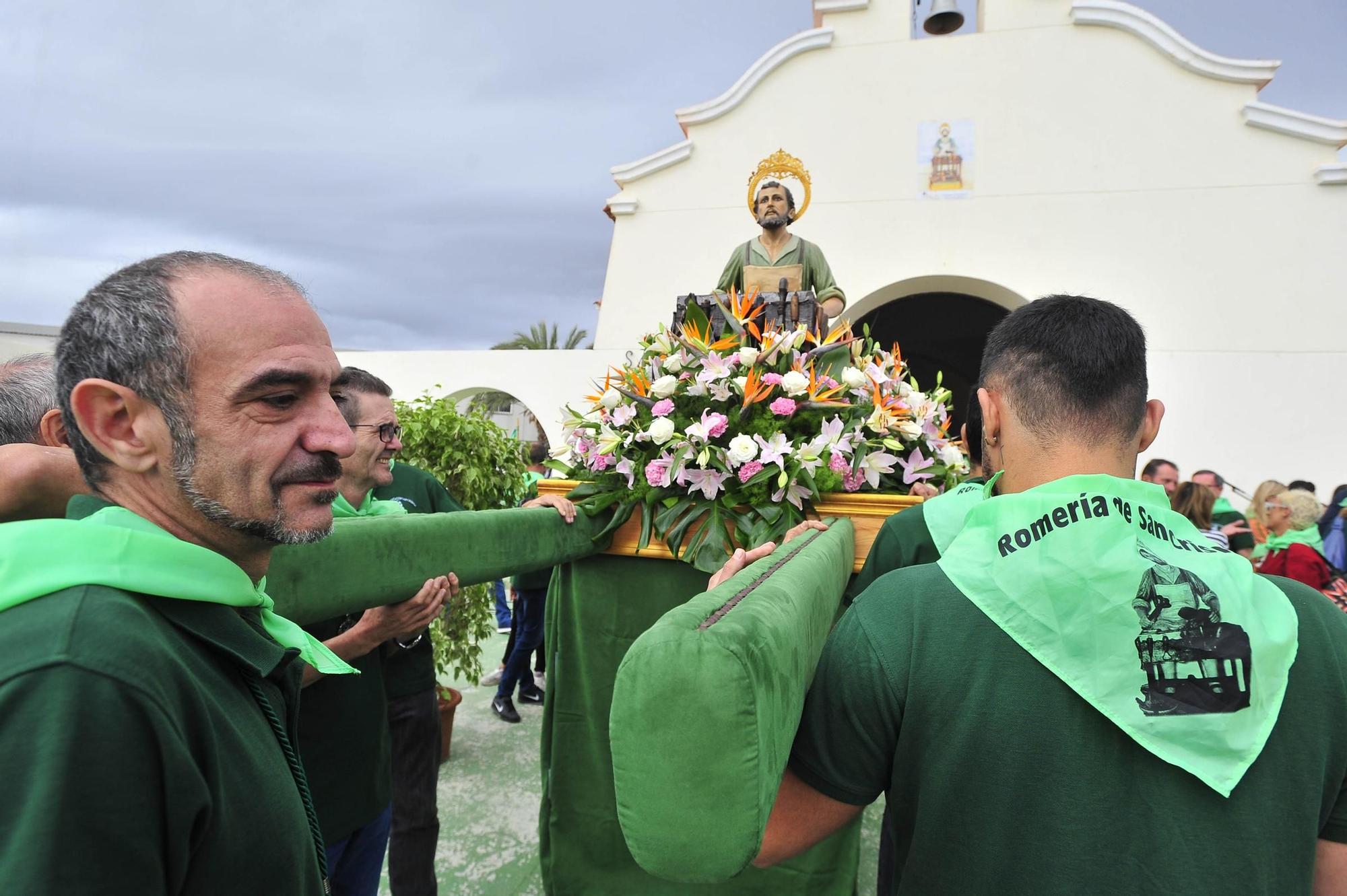 El patrón de los zapateros, protagonista en Elche entre tracas y vivas