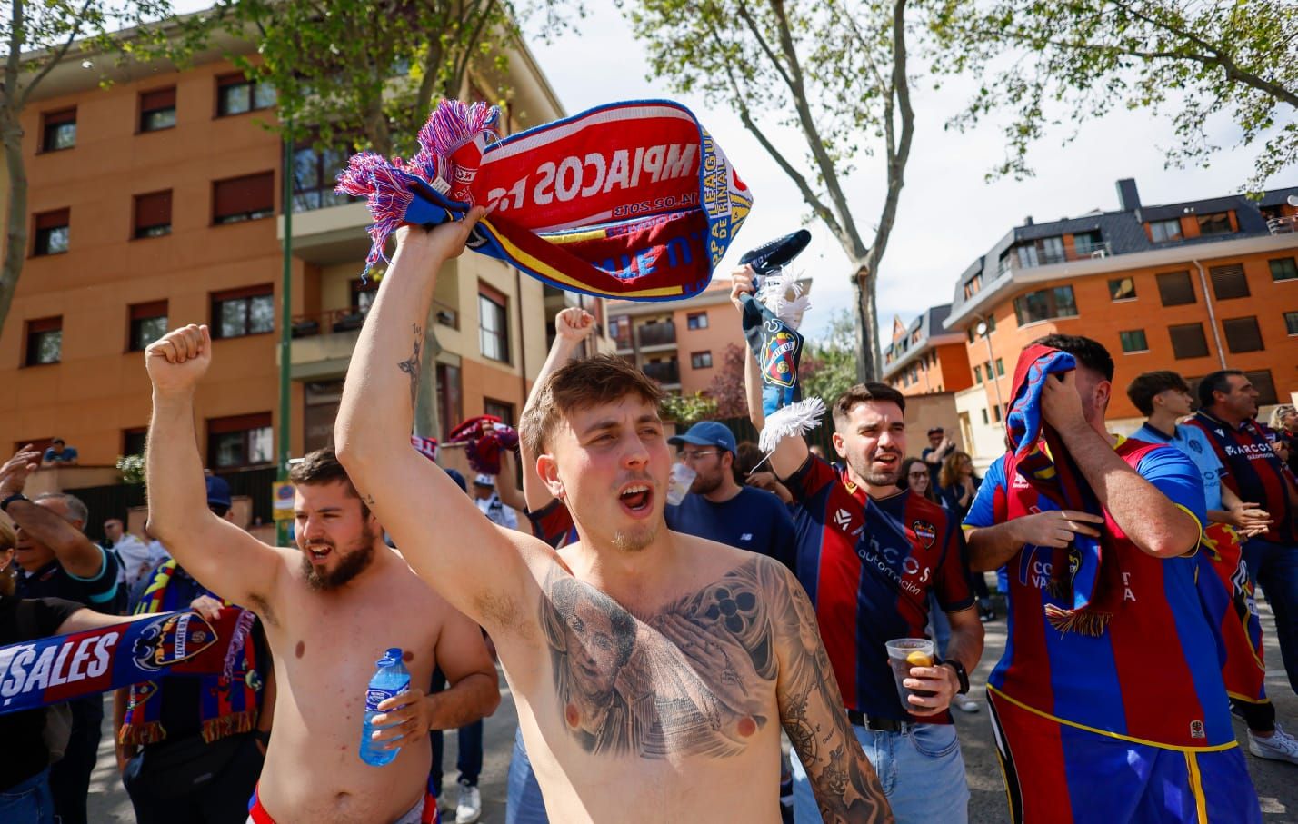 Explosión granota en la llegada del Levante UD a El Plantío