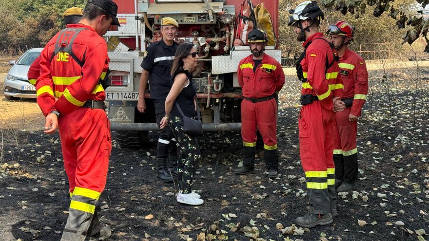 Margarita Robles agradece a la UME su labor en el incendio de Ayoó de Vidriales