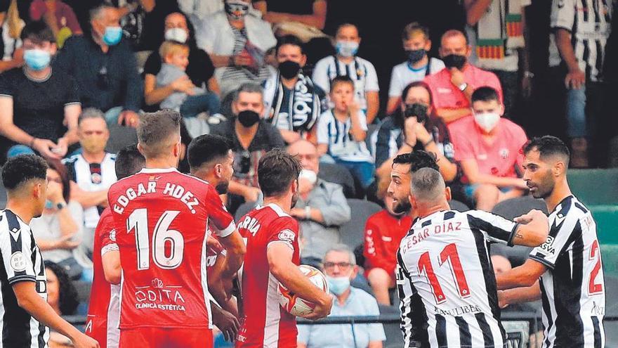 El Nàstic calienta el partido contra el Castellón: «Veremos si nos los pasamos por la piedra como el año pasado»