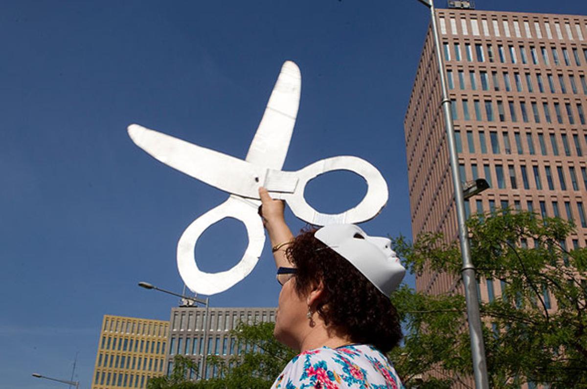 Els treballadors de la Ciutat de la Justícia han protestat avui contra les retallades.